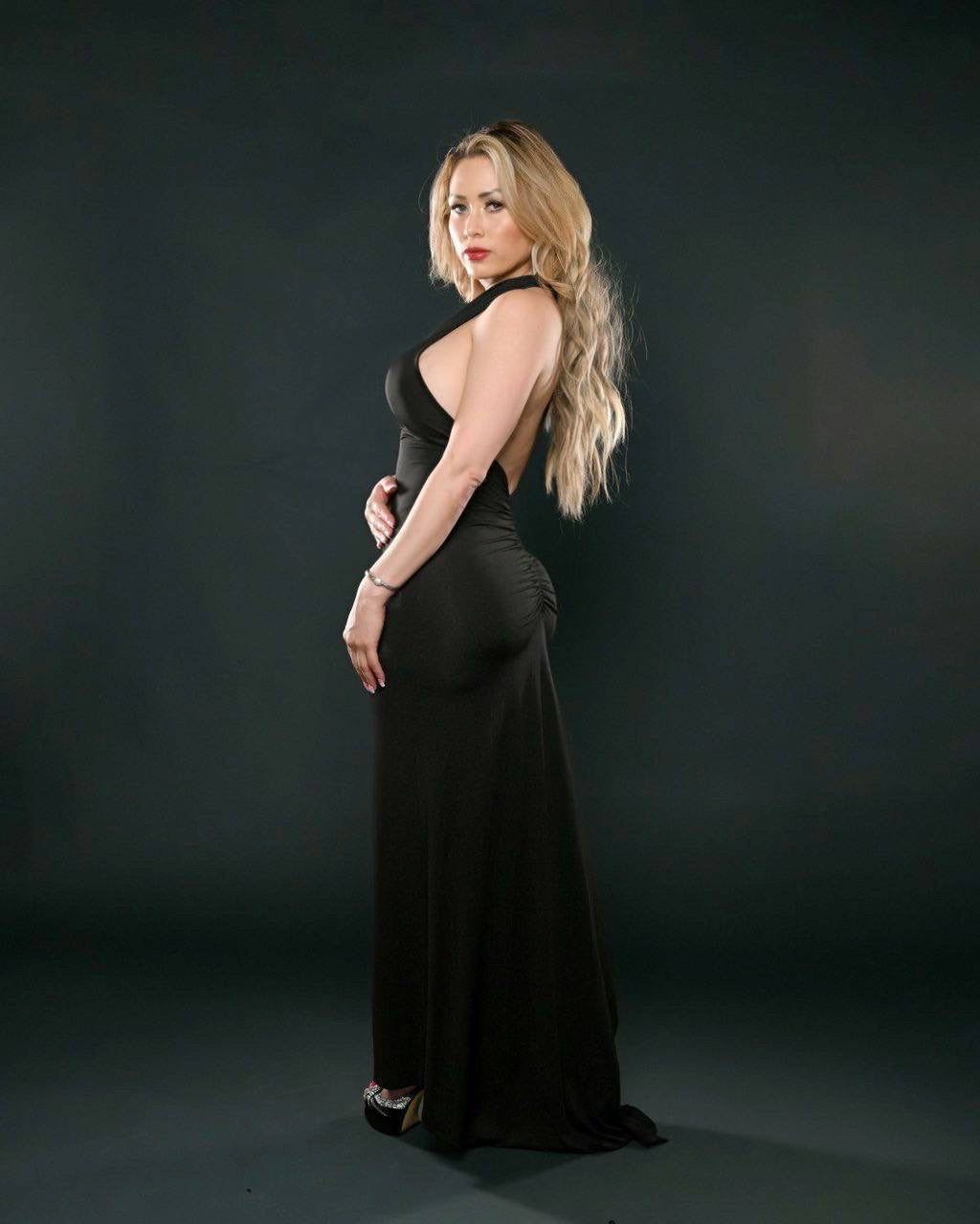 New sexy backless pleated slim solid color sleeveless dress