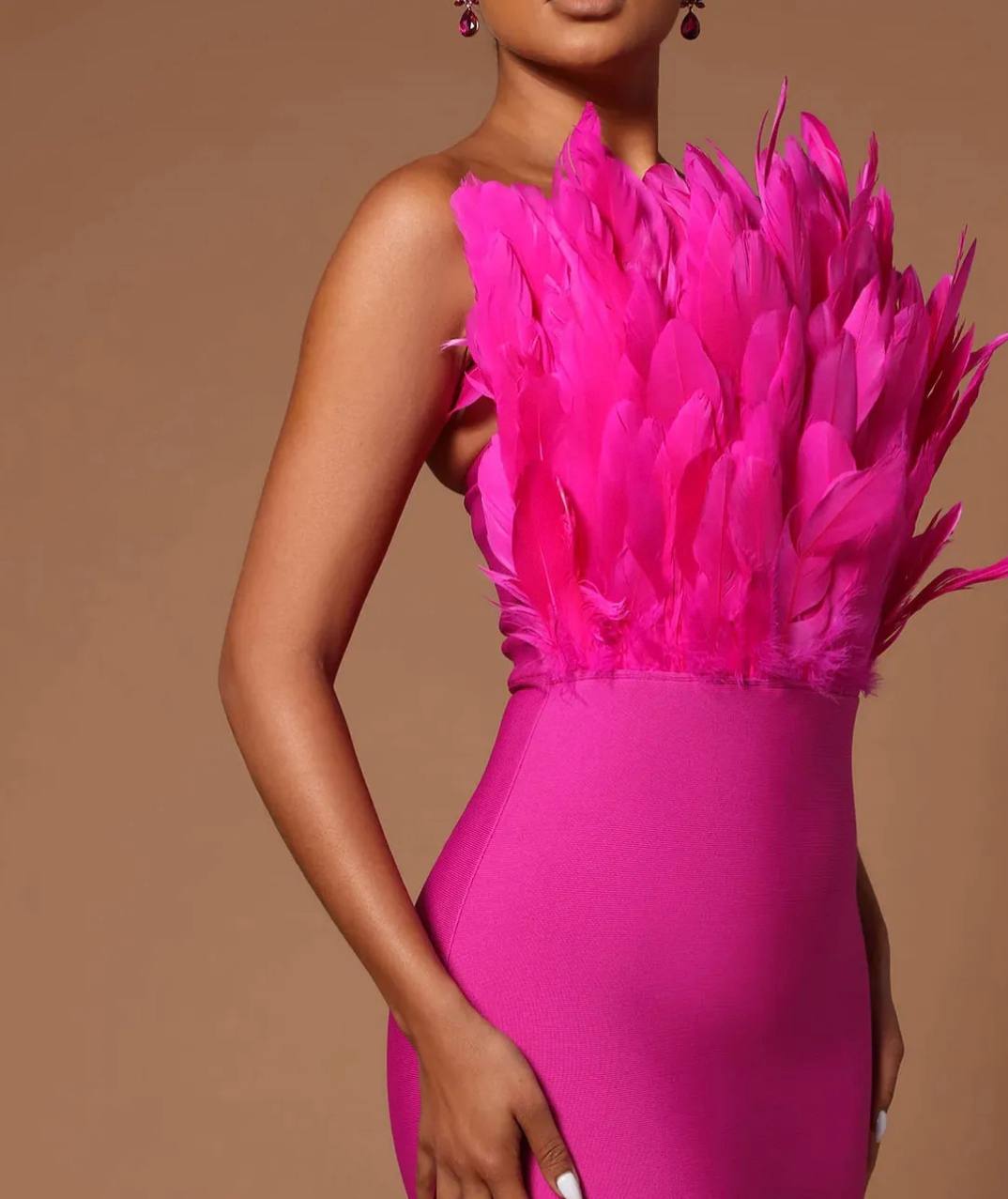 Sexy strapless feathers body inn bandage dress